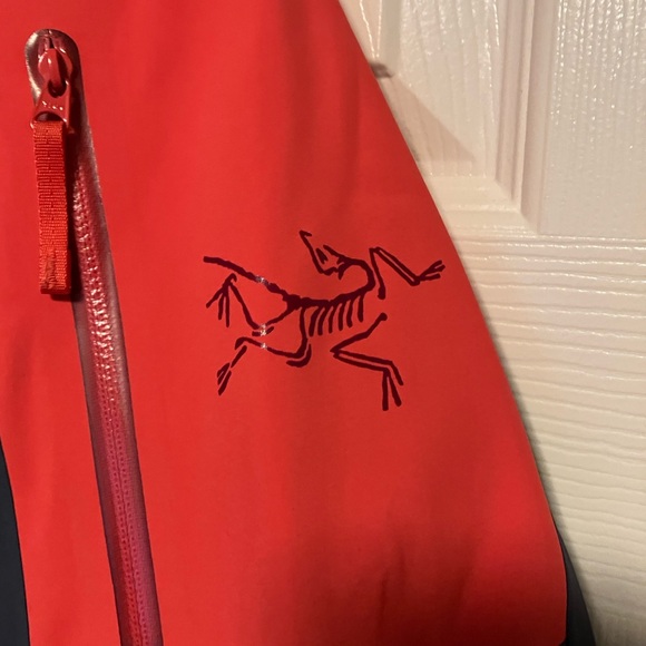 Arc’teryx Sentinal Jacket - Women’s Medium - Picture 2 of 4